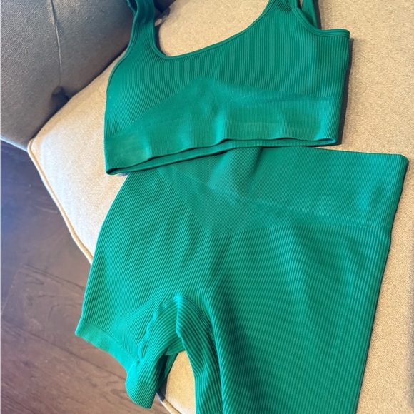 Emerald Green Seamless Ribbed Set - Picture 3 of 6